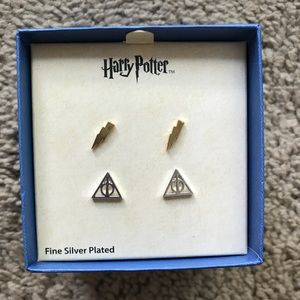 Harry Potter 2 stud set earrings.